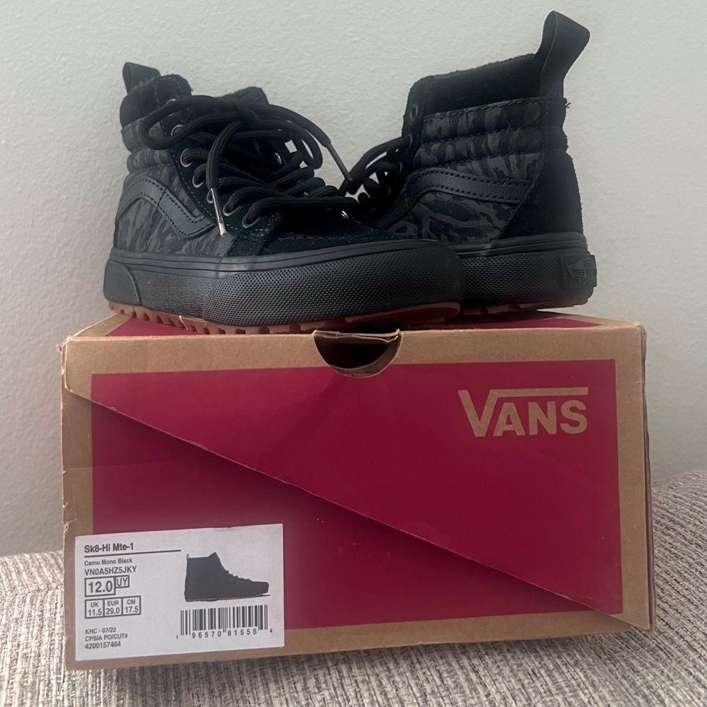 Vans Sk8-Hi Mte-1 Camo Mono Black in a size 12